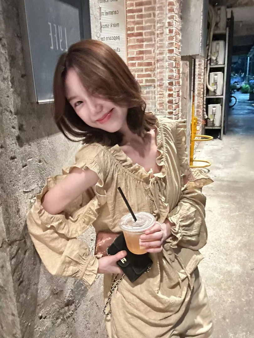 Peach自制 ’莫奈花园‘夏日薄款重工设计褶皱木耳边露肩上衣 10372