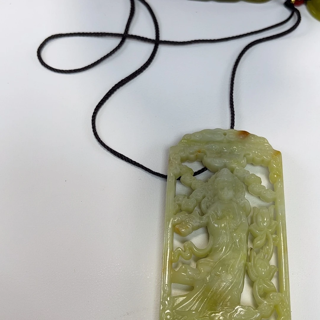 蛇纹石玉颈饰未镶嵌观音