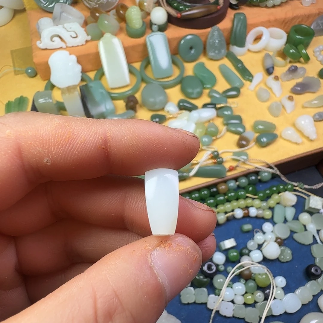 梦***记和田玉未镶嵌颈饰