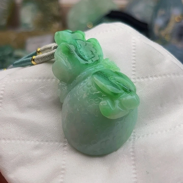 杏***福翡翠未镶嵌颈饰挂件