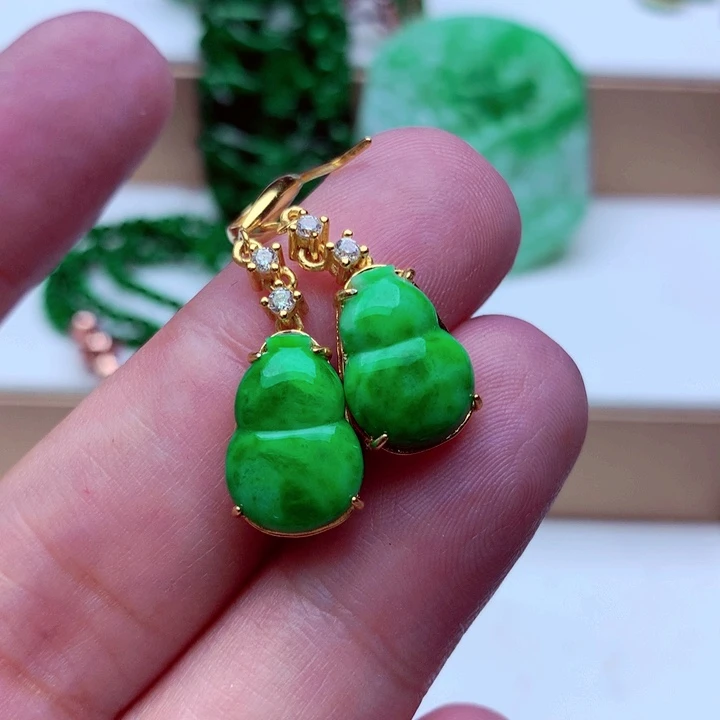 未镶嵌翡翠耳饰…．