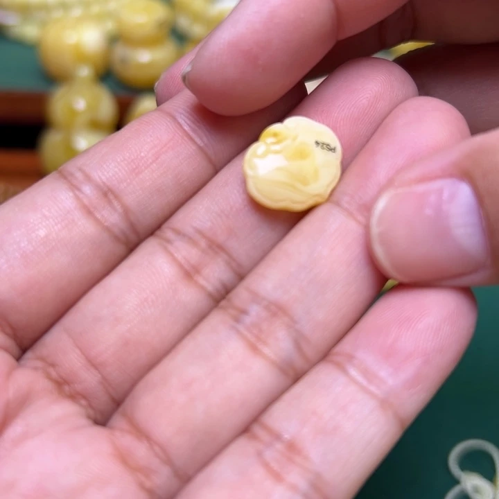 蜜蜡未镶嵌珠宝奇石