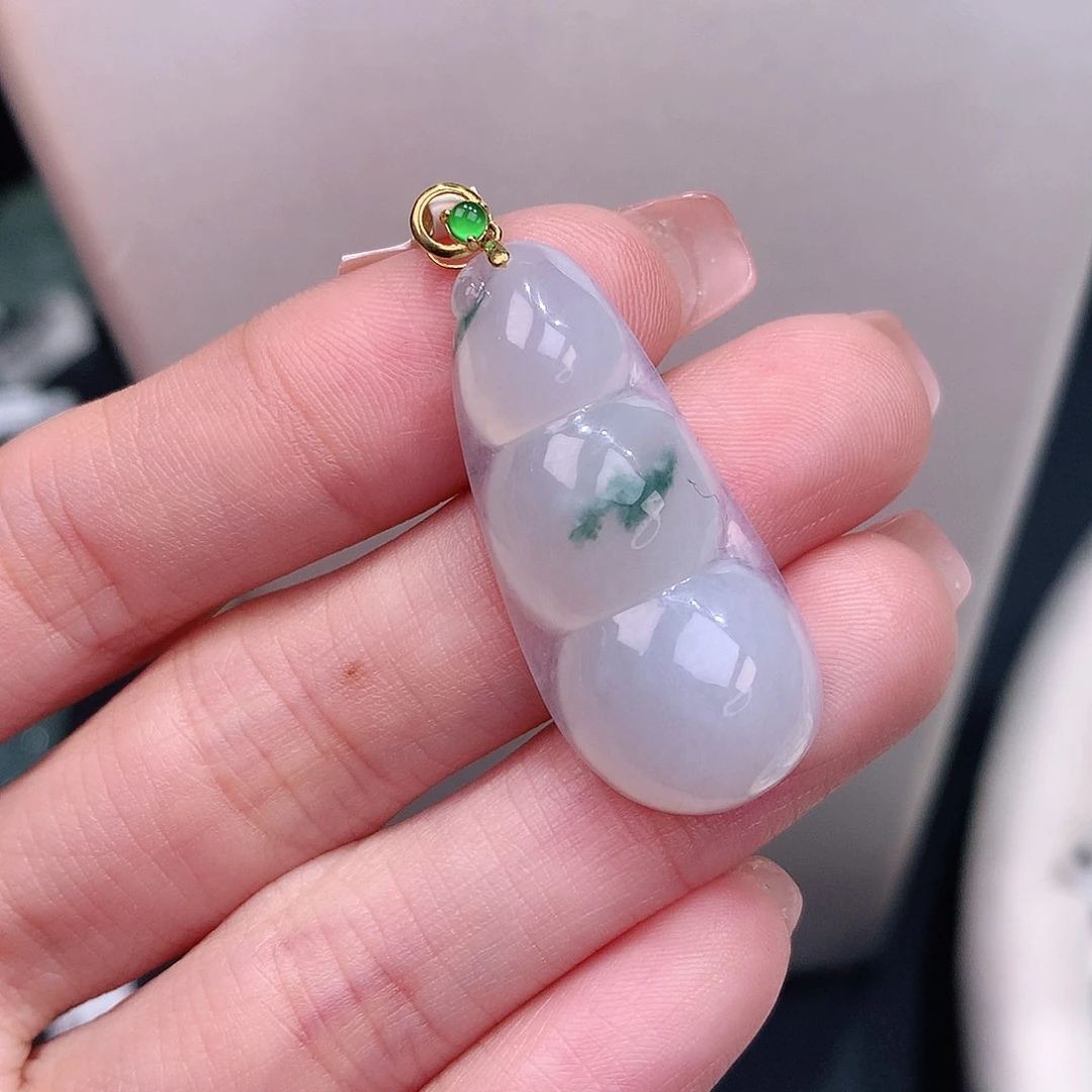 颈饰18K金镶嵌翡翠飘花福豆