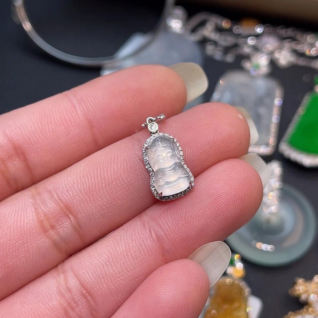 翡翠18K金镶嵌颈饰宝宝佛