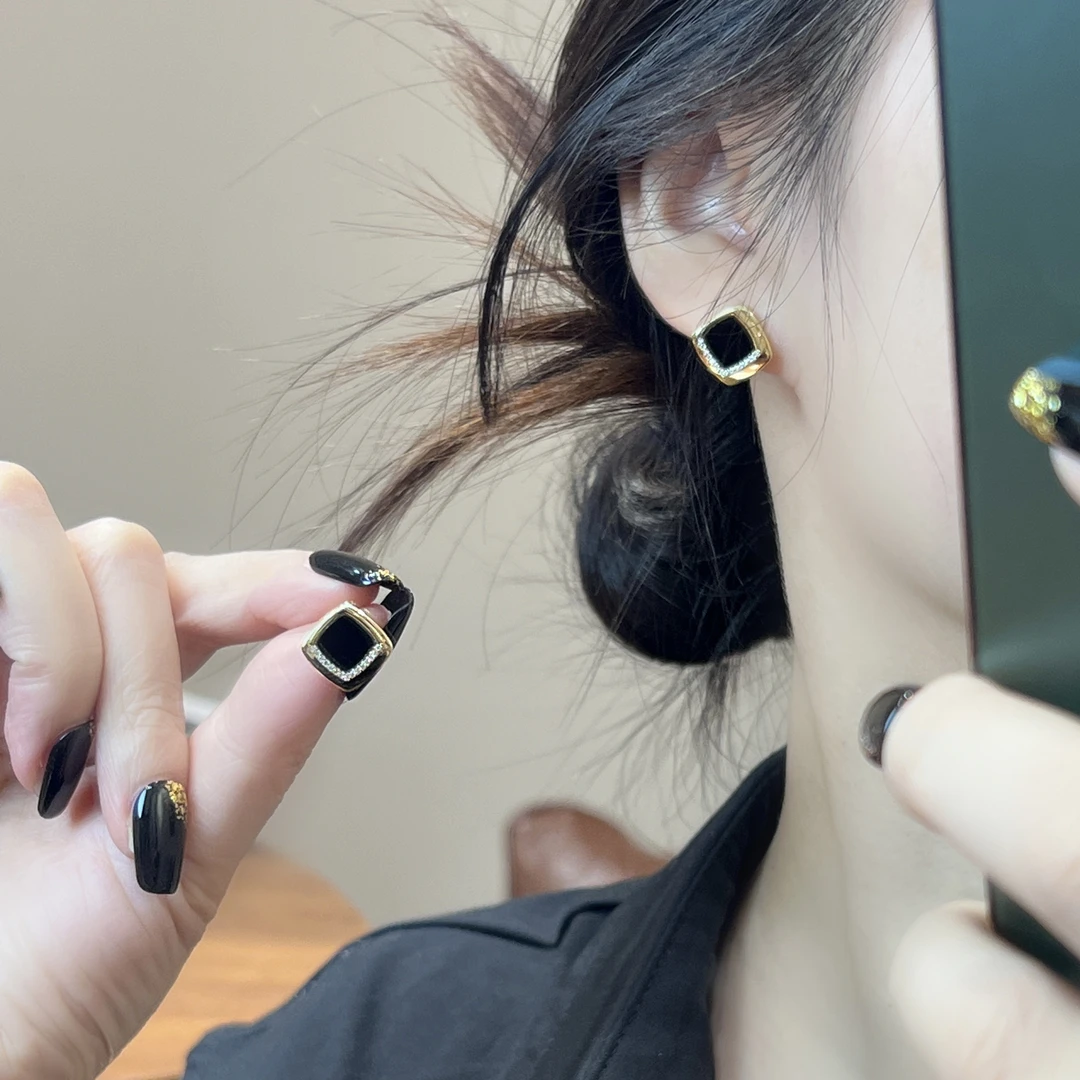 铜合金耳饰  复古黑金撞色几何方形耳钉女轻奢百搭高级感耳环耳饰