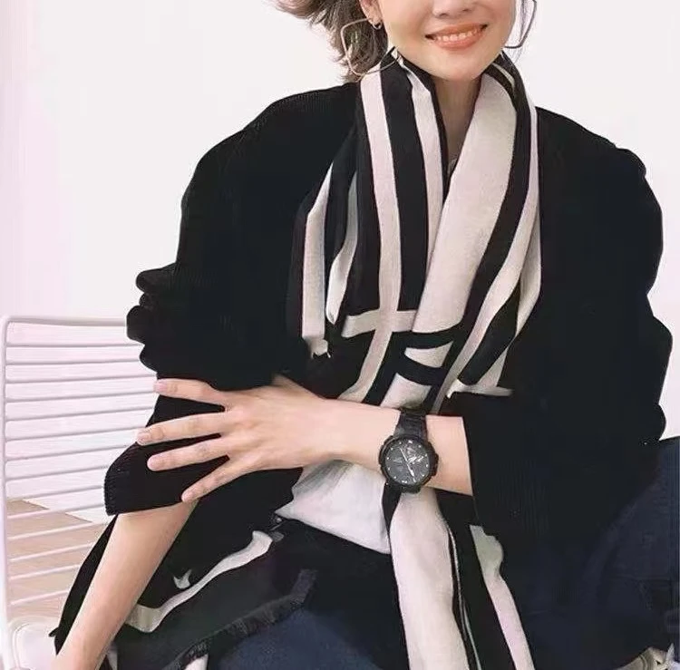 那简家 秋冬氛围感百搭保暖围巾披肩