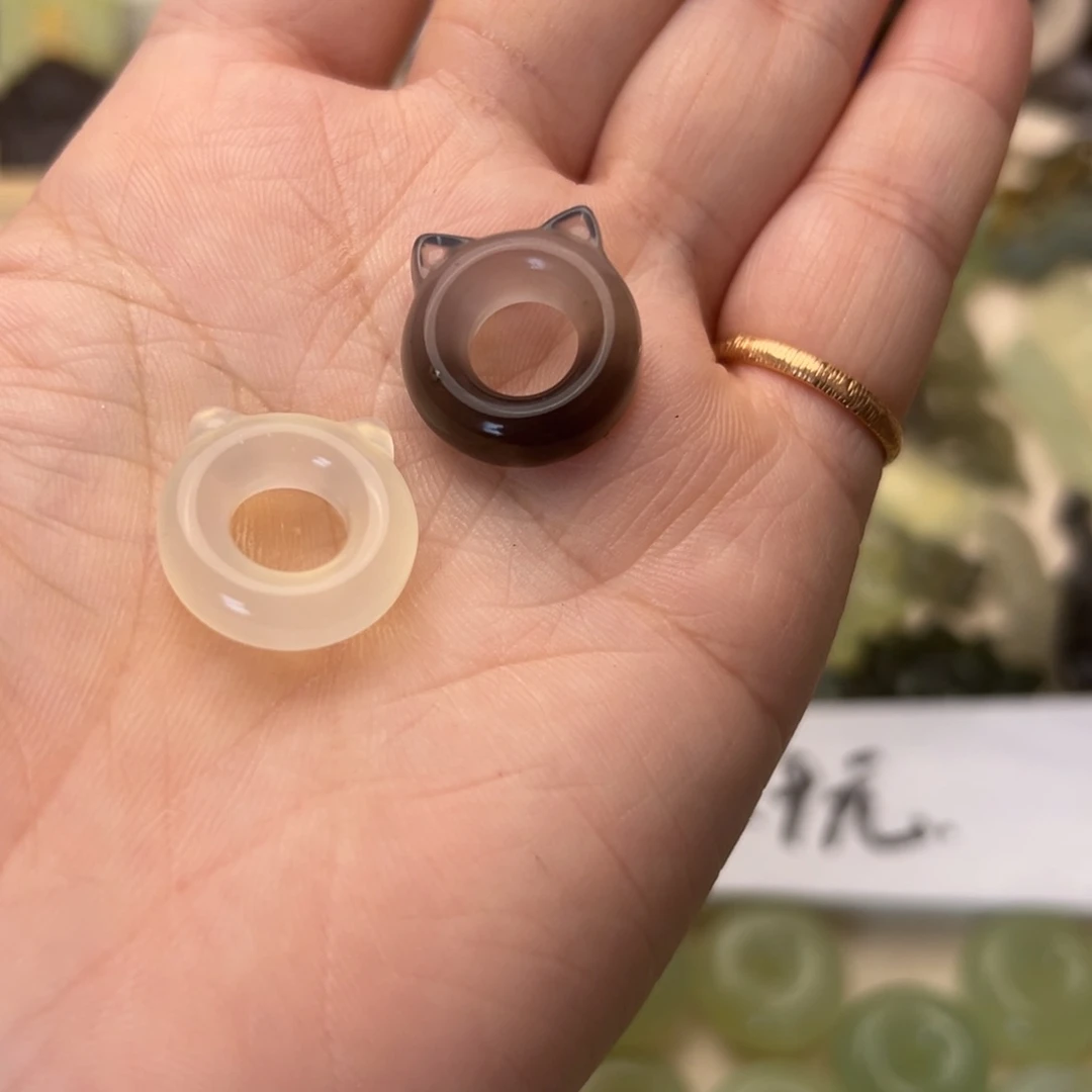 蛇纹石玉颈饰合金