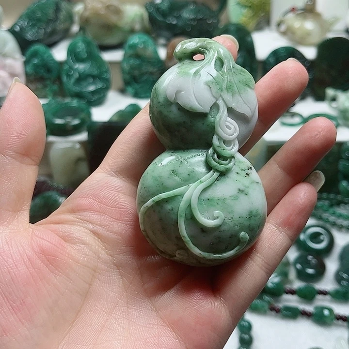 独山玉未镶嵌吊坠