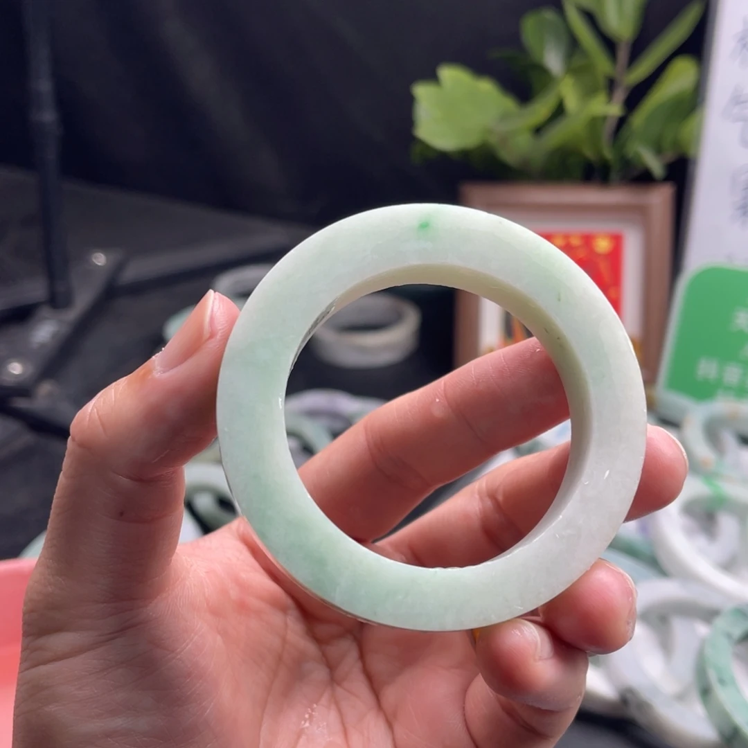 定制翡翠未镶嵌手镯