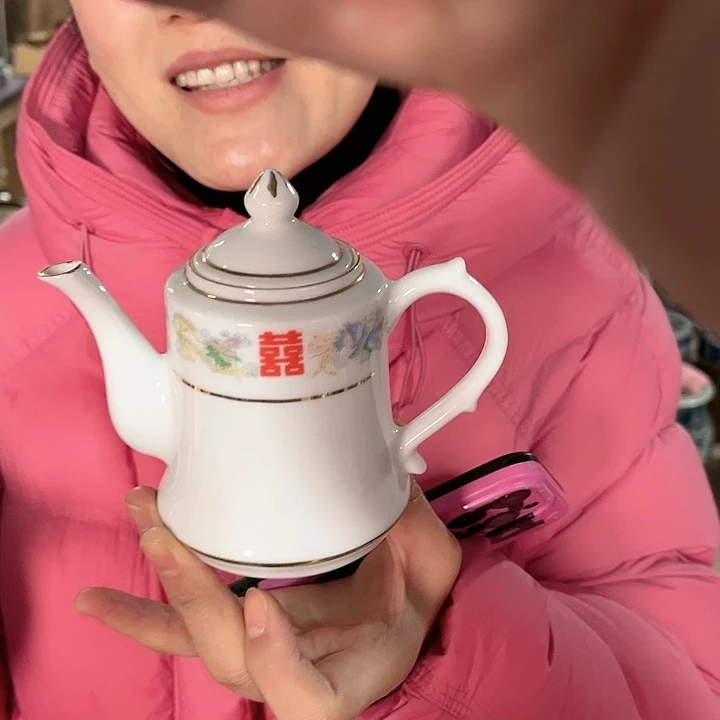 瓷片景德镇陶瓷茶壶。