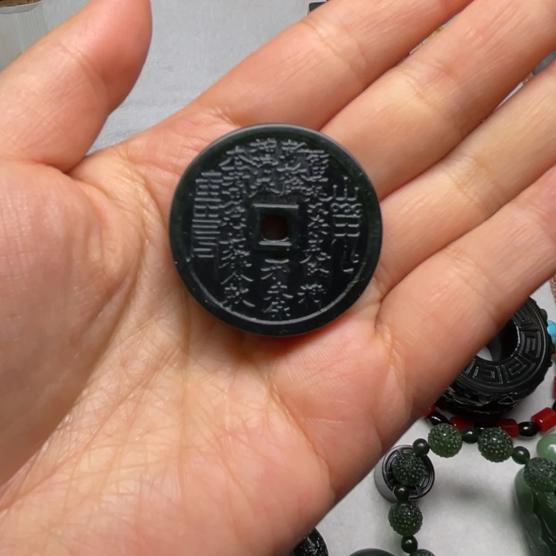 森***淼蛇纹石玉未镶嵌颈饰