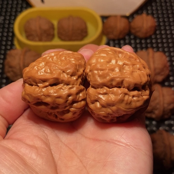 文玩核桃把件四开细腰大腿