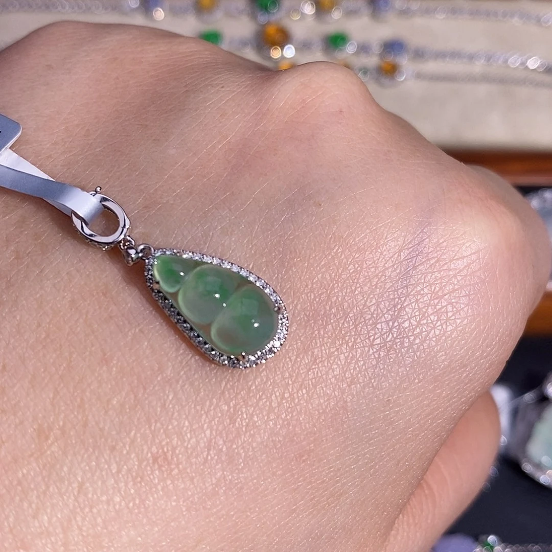 翡翠吊坠(不含链)18K金镶嵌