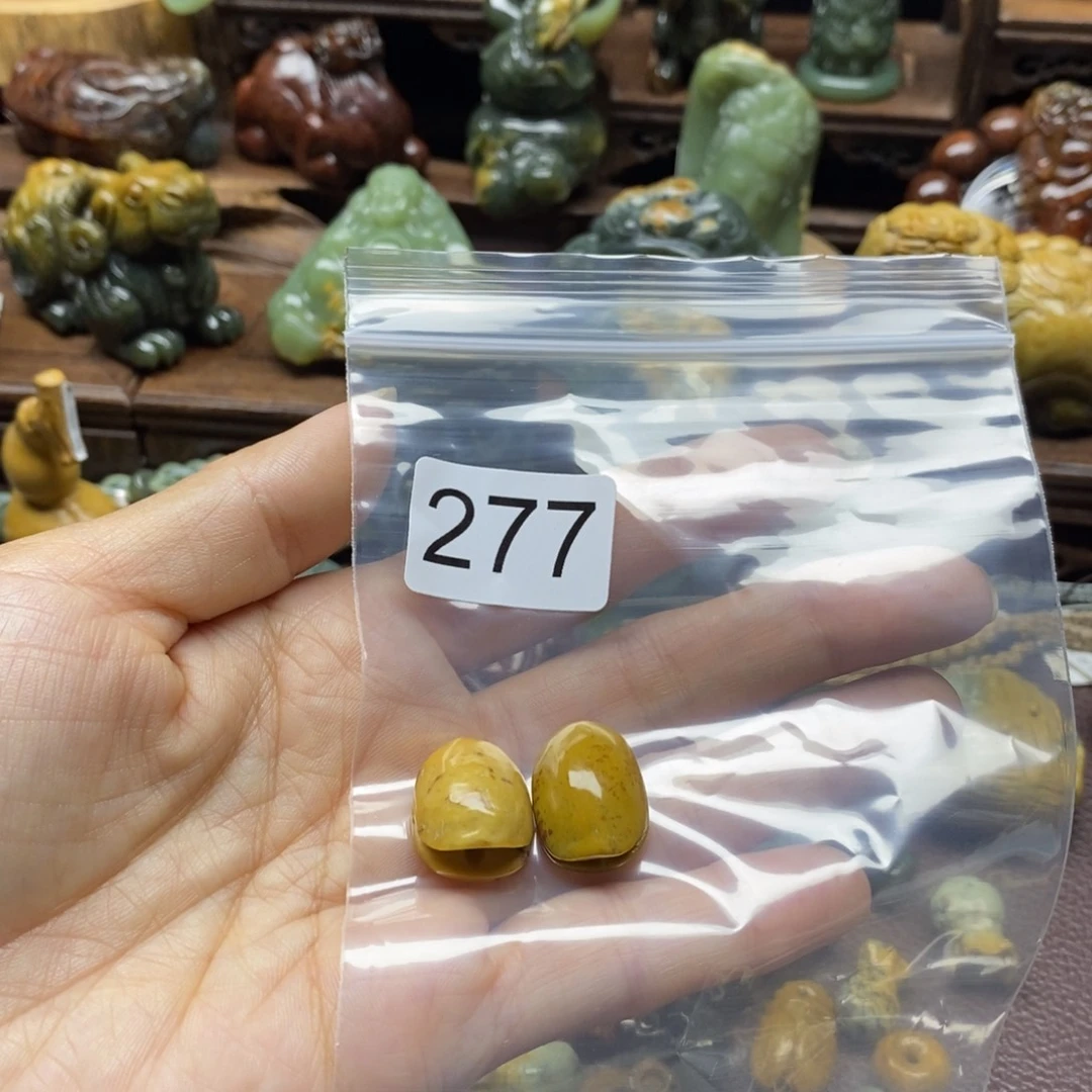 未镶嵌岫岩河磨玉（透闪石质玉）把件乐****