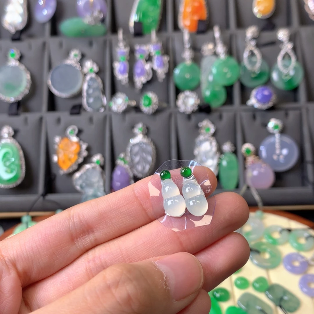 翡翠颈饰未镶嵌裸石