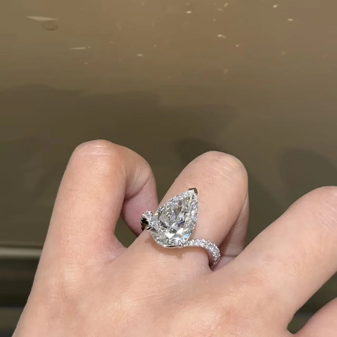 实验室培育钻石实验室培育钻石PT950铂金镶嵌水滴V字戒臂