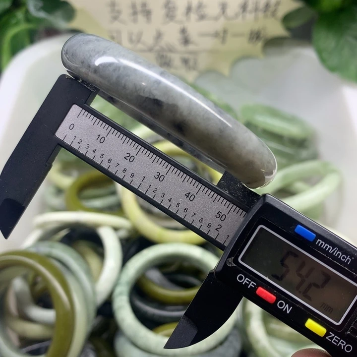 蛇纹石玉未镶嵌手镯6