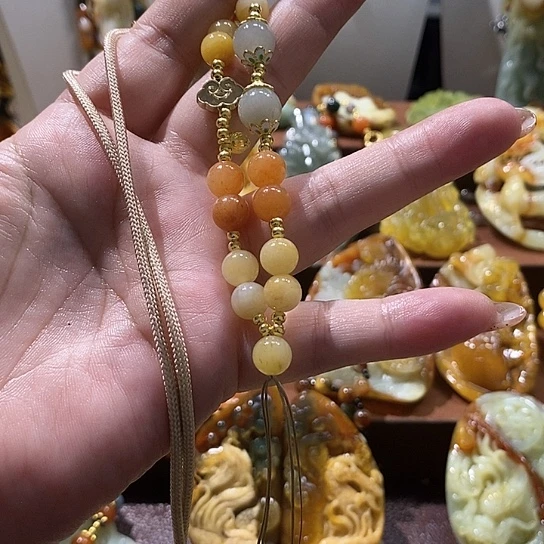 蛇纹石玉未镶嵌颈饰