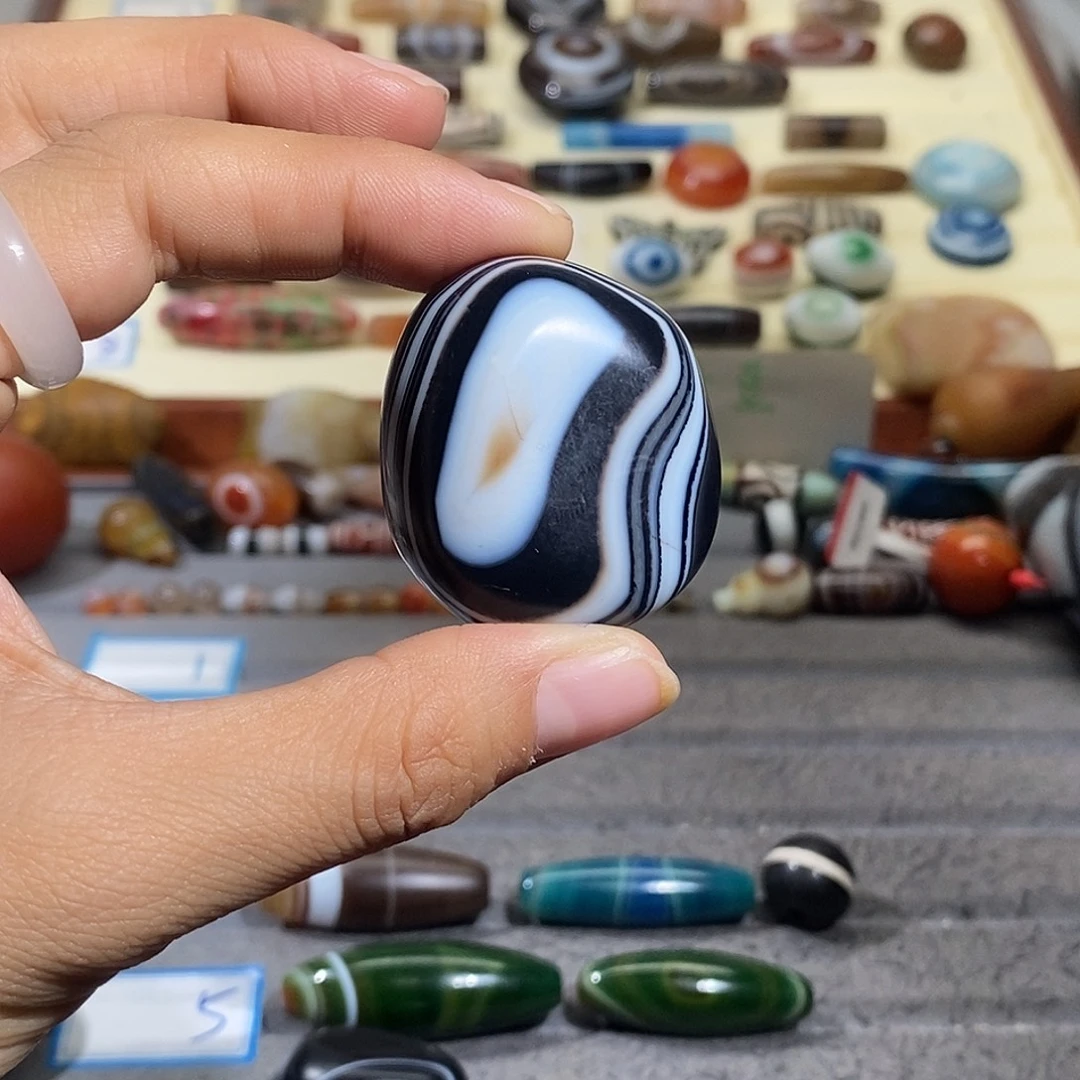 黑***豹玛瑙/玉髓合金颈饰