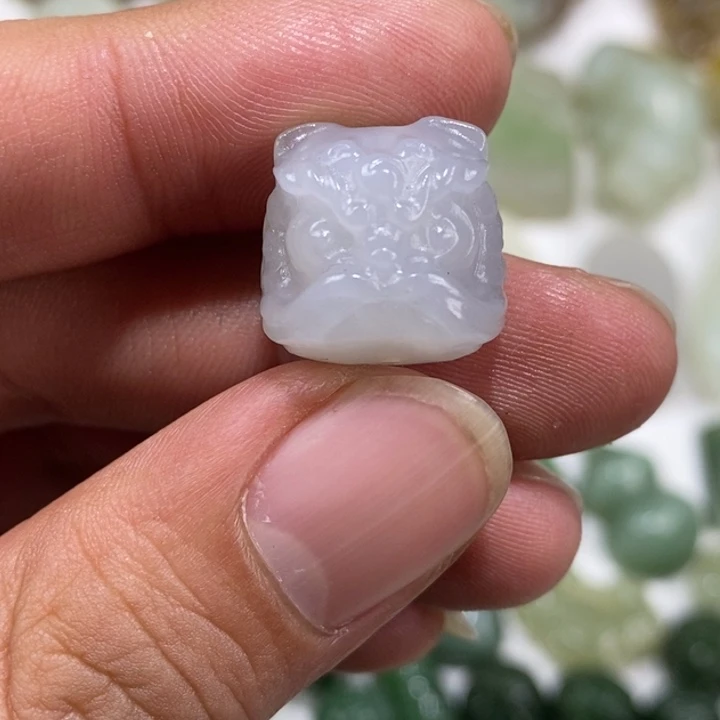 和田玉未镶嵌车挂