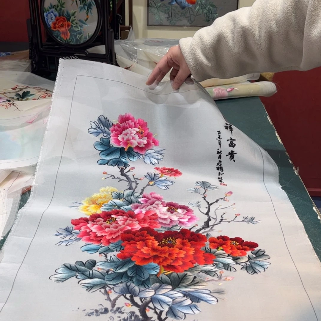 岁***梭织绣纯手工制作的一款游戏