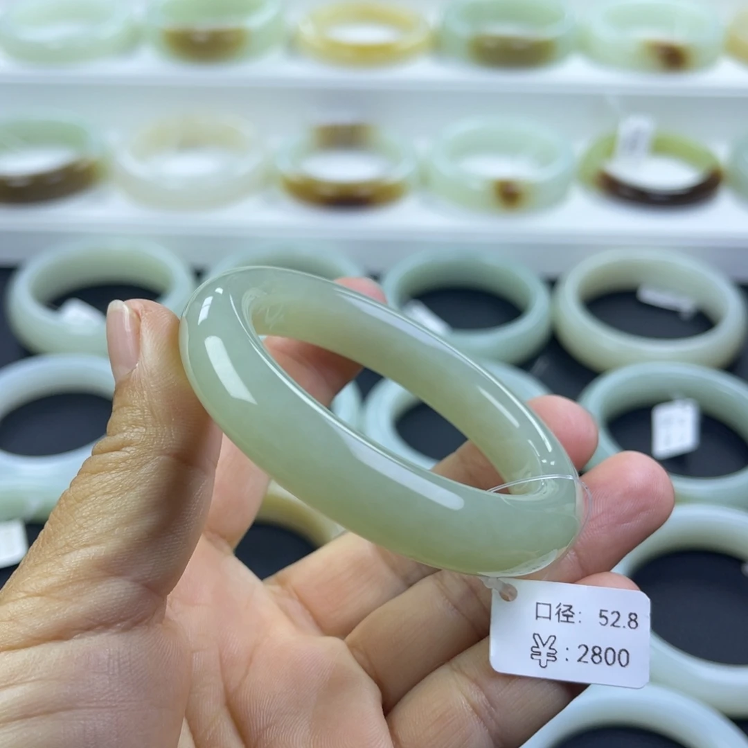 和田玉未镶嵌手镯