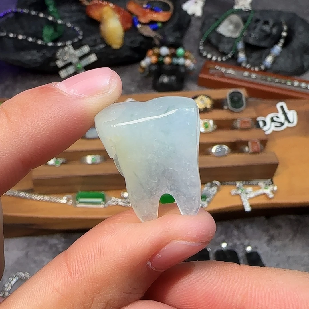 x***z翡翠未镶嵌颈饰klll