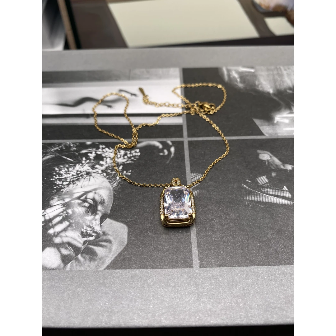 铜合金项链 气质白色时尚金色精致铜合金高级轻奢小众项链687