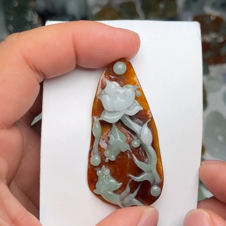 翡翠未镶嵌颈饰荷花