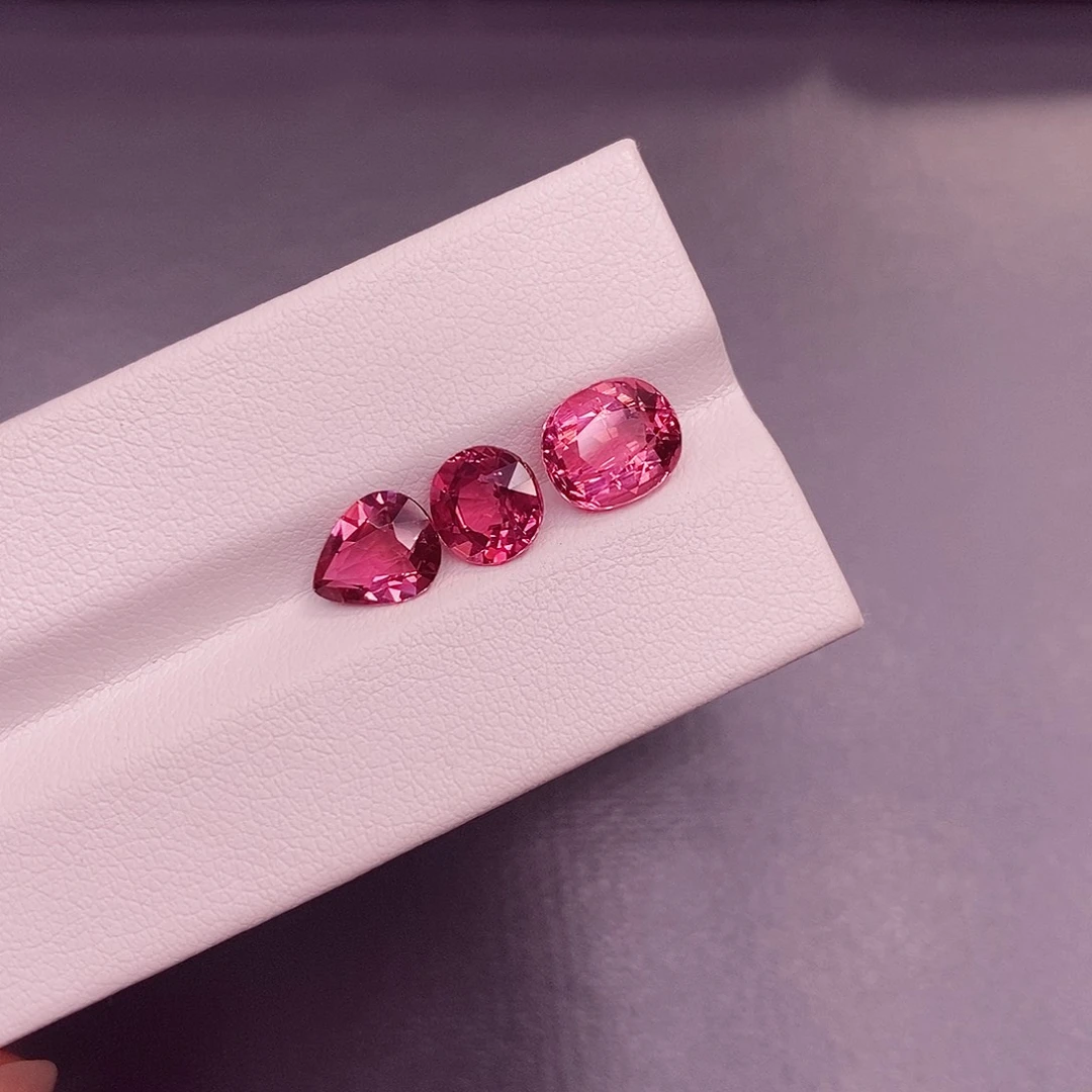 未镶嵌裸石碧玺550一克拉，仅供展示，挑好上定向