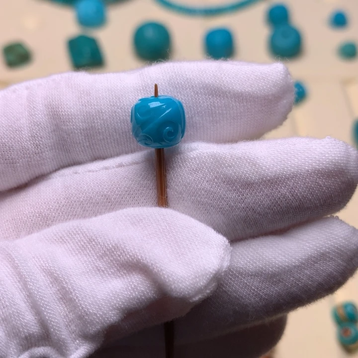 绿松石未镶嵌博古9.2长****犬