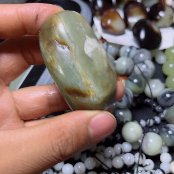 和田玉未镶嵌珠宝奇石