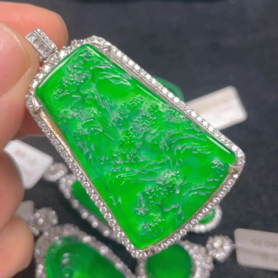 【闪购商品】颈饰银S925镶嵌翡翠吊坠