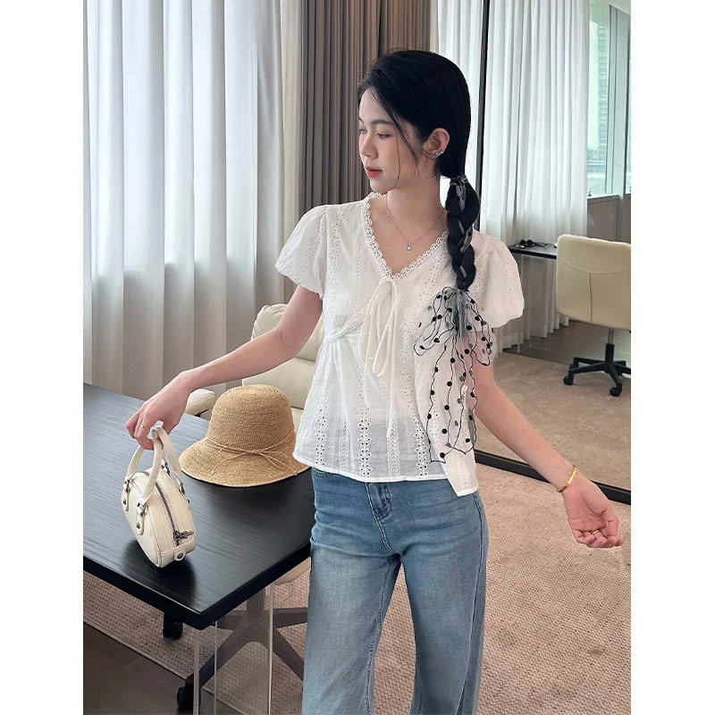 夏日温柔风短款泡泡袖衬衣2025女夏季新款蝴蝶结拼接花边V领上衣