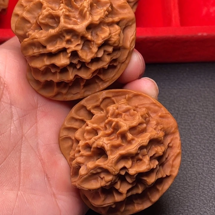 文玩核桃把件秦岭野生核桃