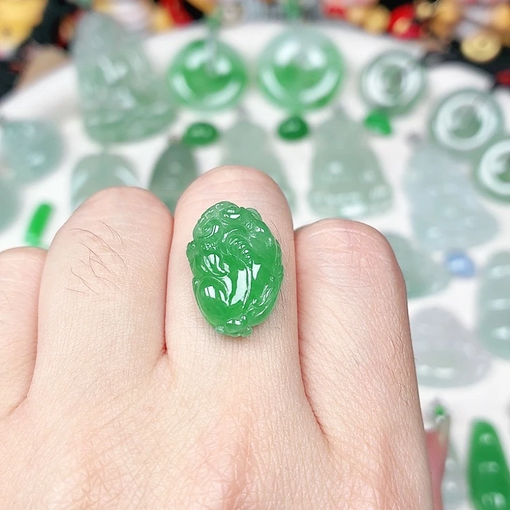 翡翠未镶嵌颈饰缅甸天然A货翡翠