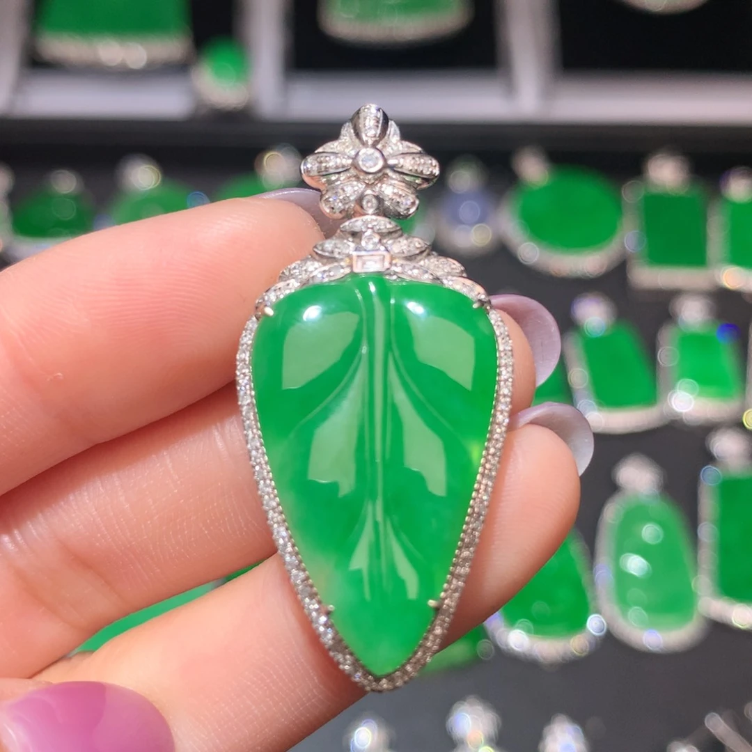 翡翠颈饰18K金镶嵌翡翠