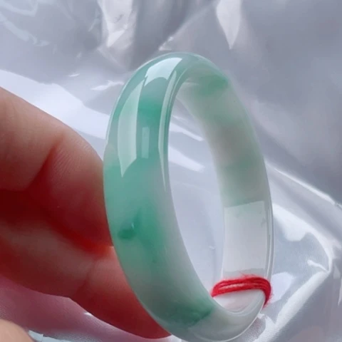 翡翠手镯未镶嵌54贵椭圆有纹48小时鉴赏
