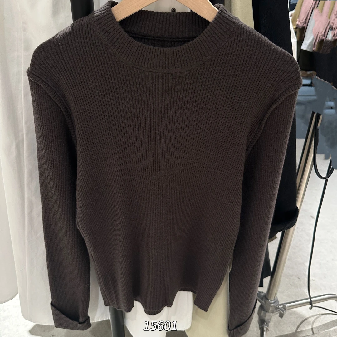 15601（部分无水洗唛，介意慎拍）WANGDAN圆领手袖三粒扣针织长袖