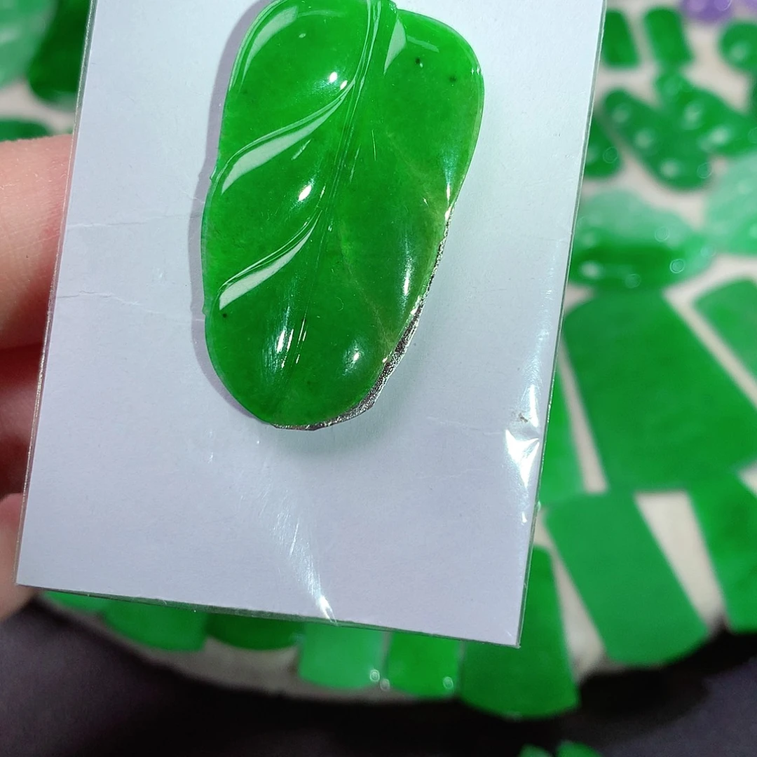 翡翠颈饰未镶嵌天然翡翠