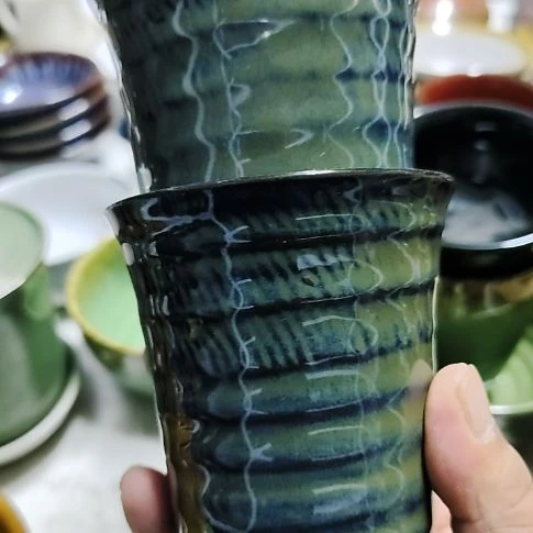 瓷片瓷片，各种摆件，盘，碗，沙锅，均有瑕疵。
