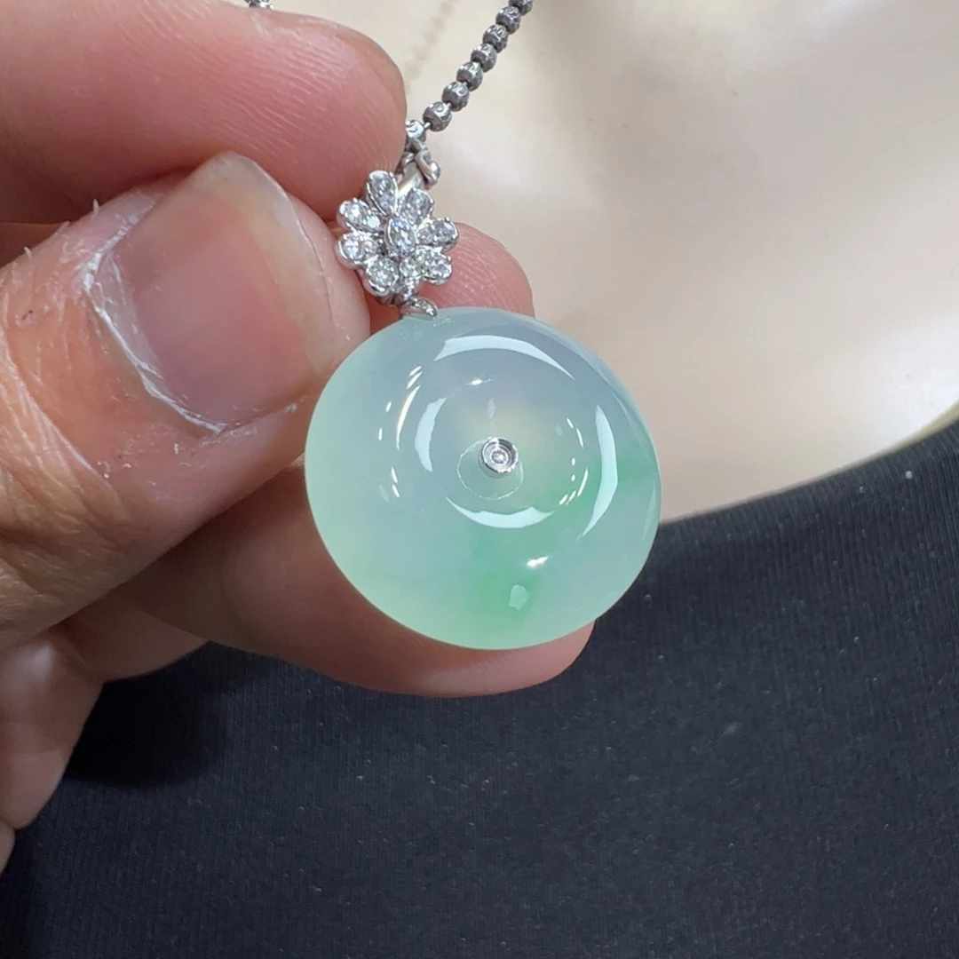 翡翠吊坠(不含链)18K金镶嵌