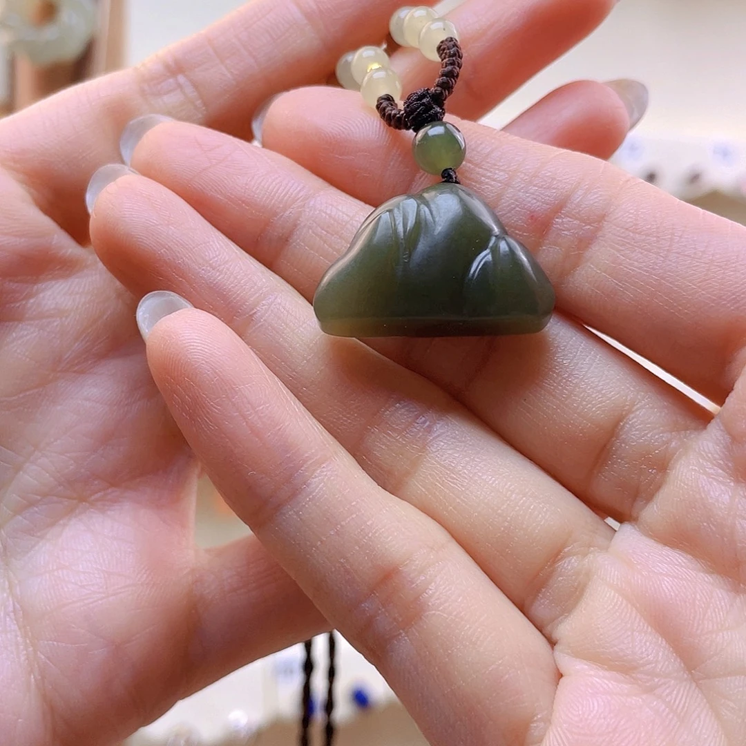 和田玉未镶嵌吊坠(赠链)