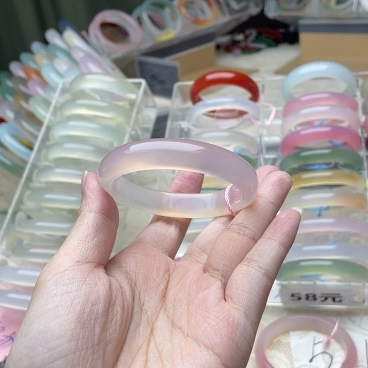 玛瑙/玉髓未镶嵌手镯52圈口