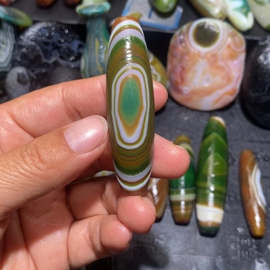 石英质玉未镶嵌珠宝半成品诸****吊