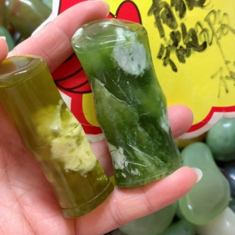 蛇纹石玉手把件未镶嵌盛**年