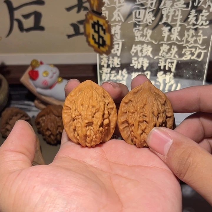 文玩核桃把件边36高42大红袍磕尖