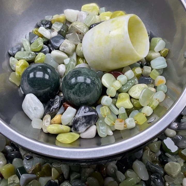 蛇纹石玉鱼缸石未镶嵌