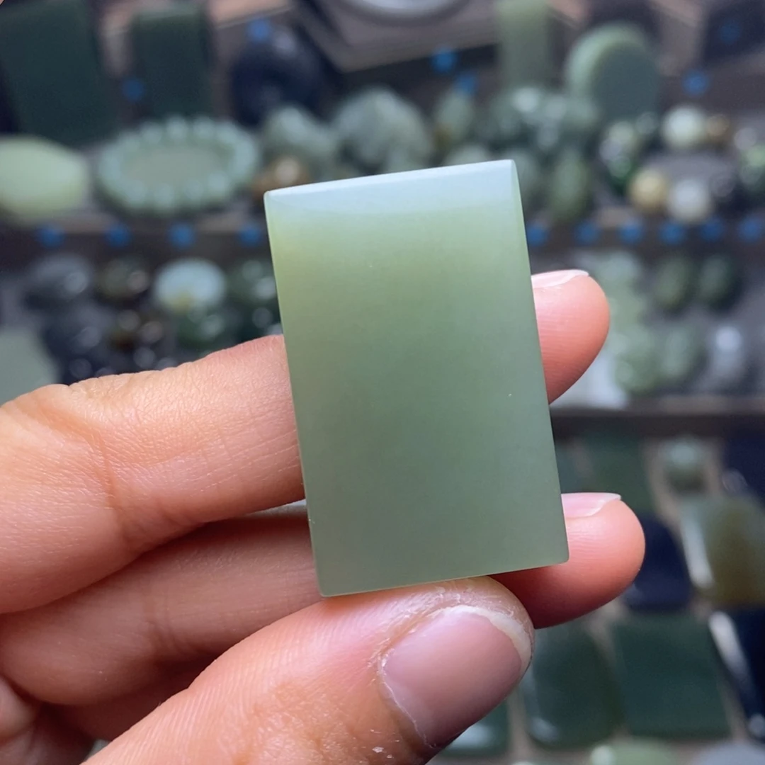 和田玉颈饰未镶嵌螺*钉