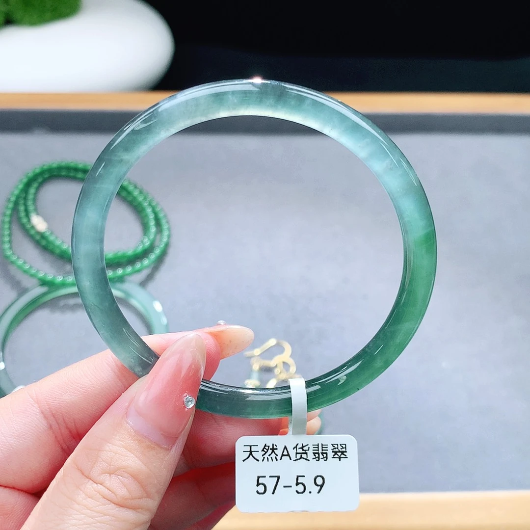 未镶嵌手镯（圆镯）翡翠